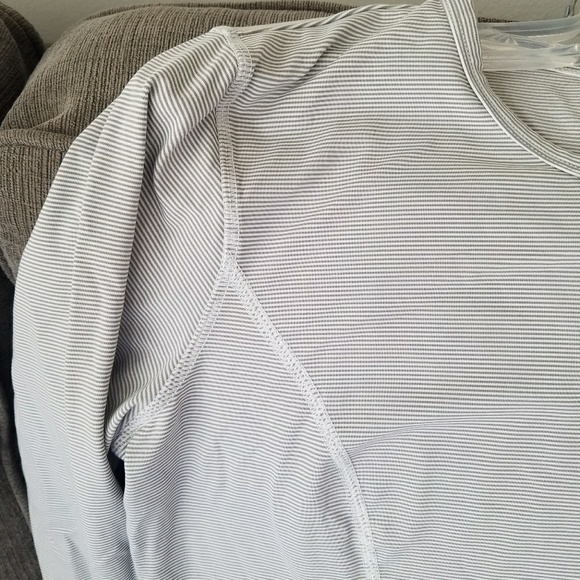 Lululemon Crop Top Longsleeve - Picture 2 of 5